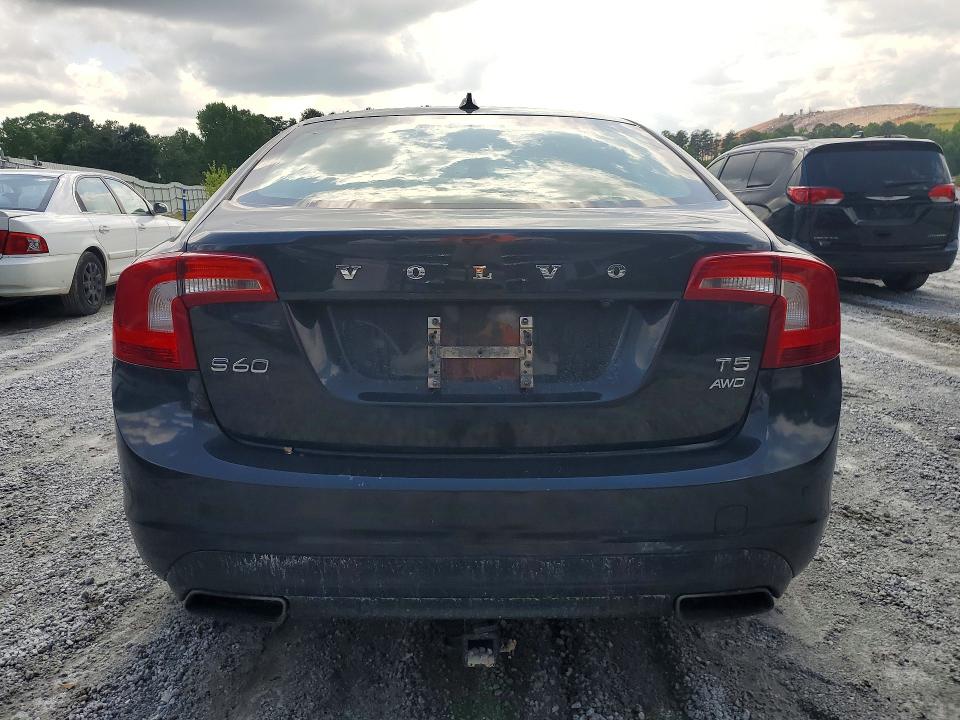 41631096 :رقم المزاد ، YV1612TD9F2306557 vin ، 2015 Volvo S60 مزاد بيع