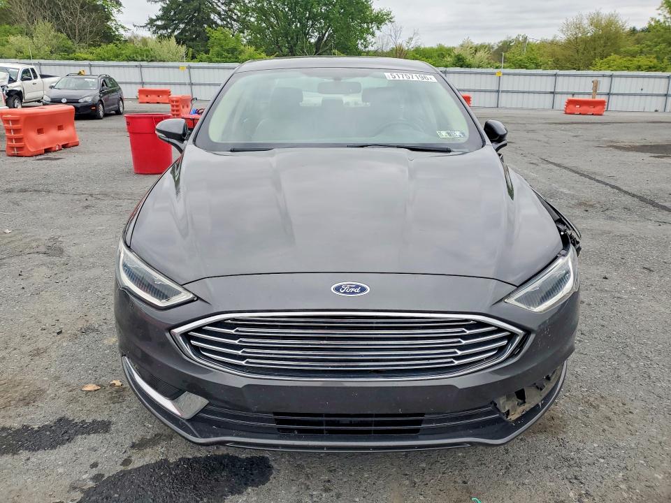 51757196 :رقم المزاد ، 3FA6P0HD7JR144133 vin ، 2018 Ford Fusion مزاد بيع