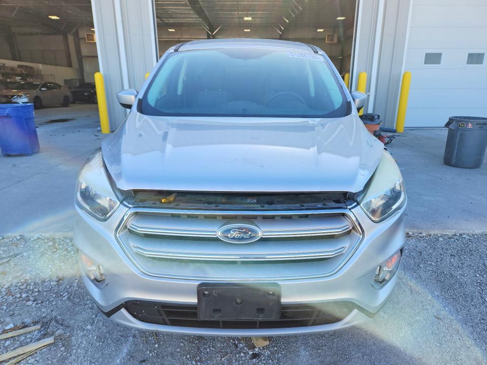 2017 Ford Escape მანქანა იყიდება აუქციონზე, vin: 1FMCU9G91HUF10996, აუქციონის ნომერი: 51260786