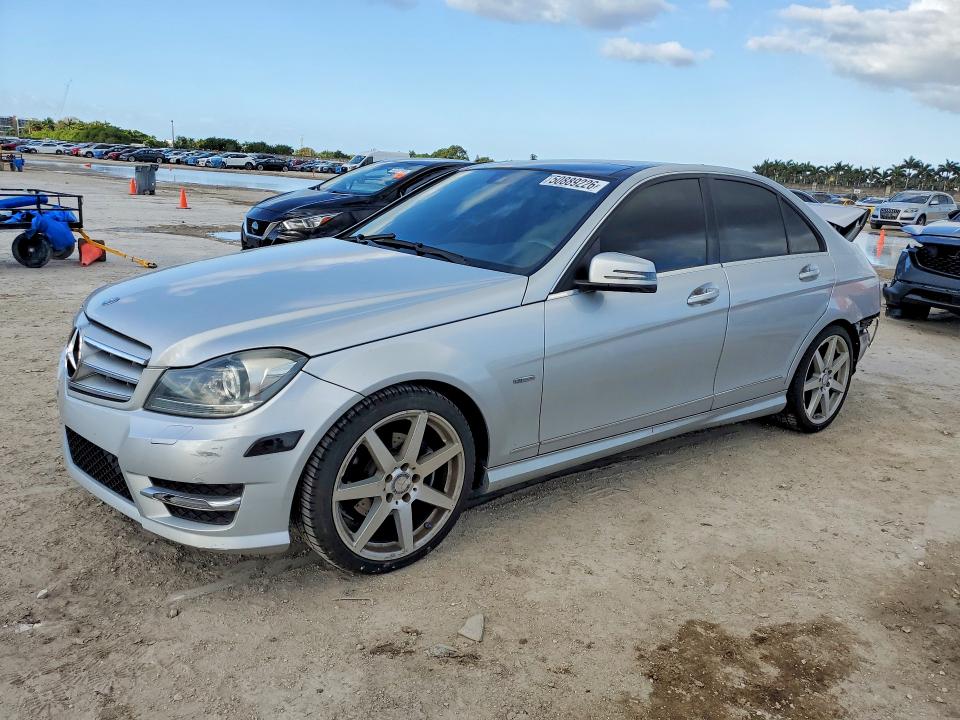 50889226 :رقم المزاد ، WDDGF4HB1CR236222 vin ، 2012 Mercedes-benz C مزاد بيع