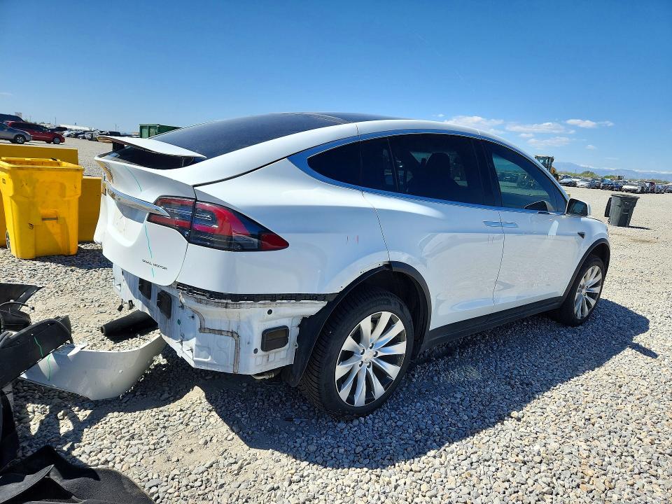 2019 Tesla Model X მანქანა იყიდება აუქციონზე, vin: 5YJXCAE21KF183015, აუქციონის ნომერი: 49758306