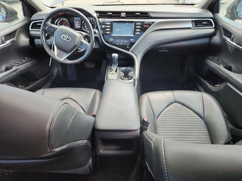 49101256 :رقم المزاد ، 4T1B11HK8JU563532 vin ، 2018 Toyota Camry مزاد بيع