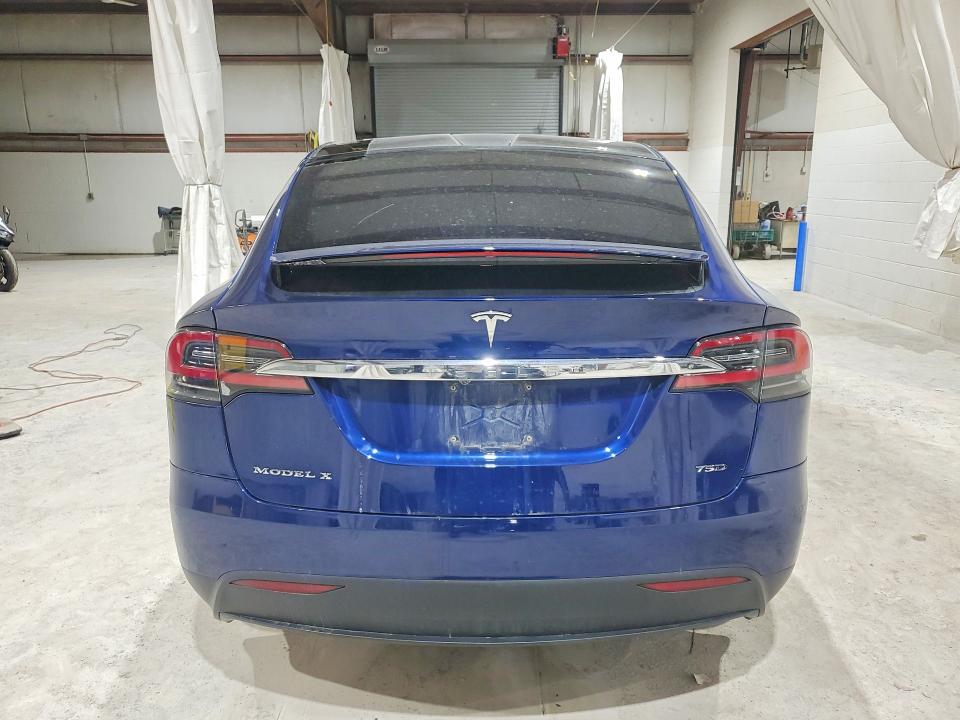49091766 :رقم المزاد ، 5YJXCBE23JF102438 vin ، 2018 Tesla Model X مزاد بيع