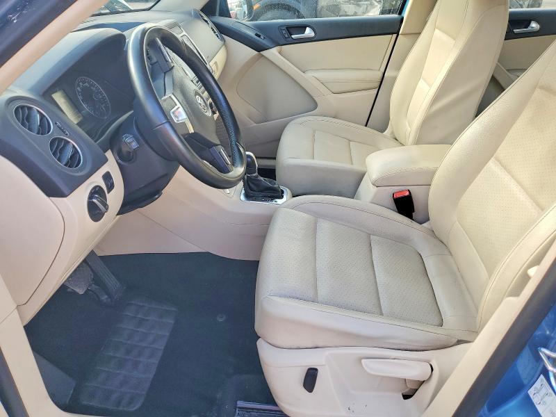 49466056 :رقم المزاد ، WVGAV7AX8HK037951 vin ، 2017 Volkswagen Tiguan مزاد بيع
