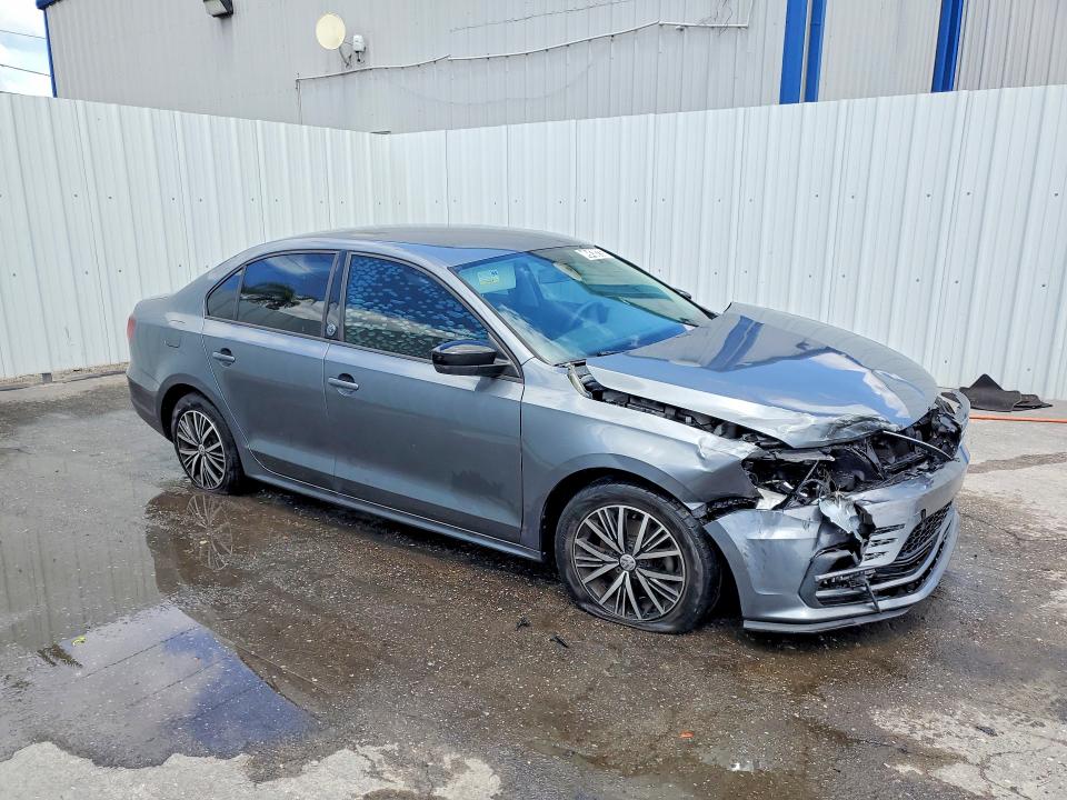 49438226 :رقم المزاد ، 3VWDB7AJ2JM205102 vin ، 2018 Volkswagen Jetta مزاد بيع