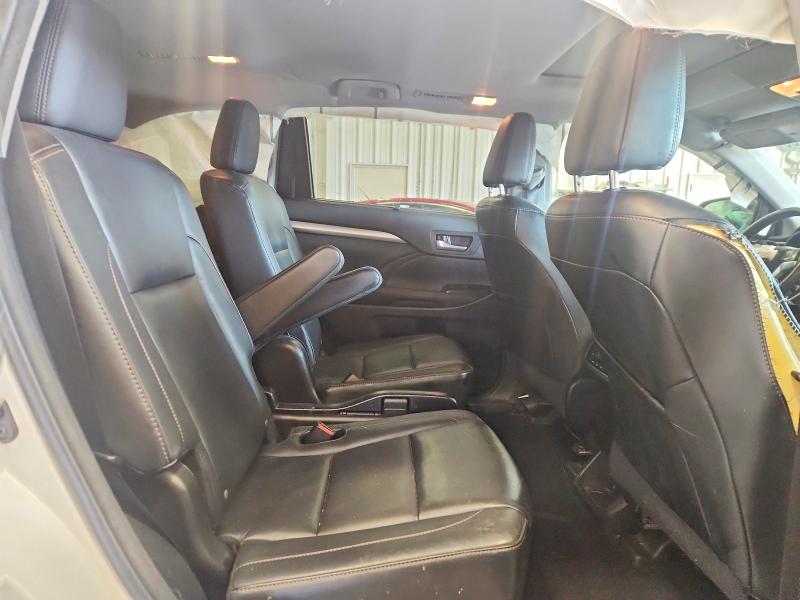 2015 Toyota Highlander მანქანა იყიდება აუქციონზე, vin: 5TDJKRFHXFS157539, აუქციონის ნომერი: 49804236
