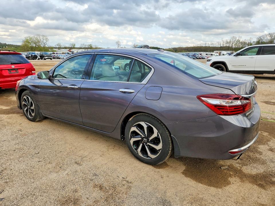 51326646 :رقم المزاد ، 1HGCR3F03HA019032 vin ، 2017 Honda Accord مزاد بيع