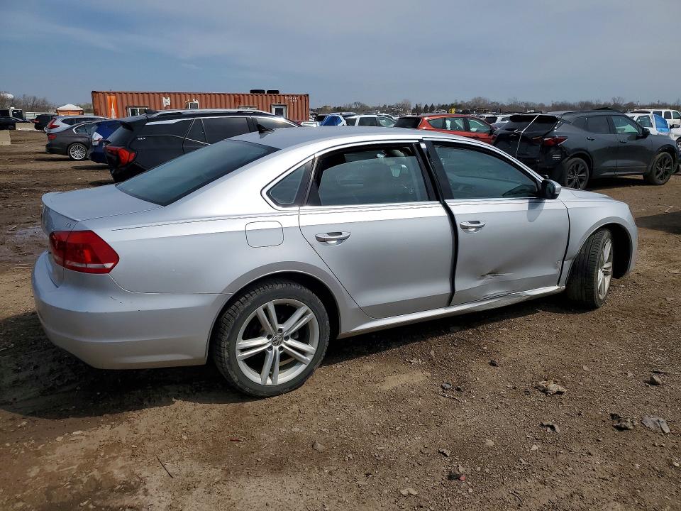 48074216 :رقم المزاد ، 1VWBH7A35EC003692 vin ، 2014 Volkswagen Passat مزاد بيع