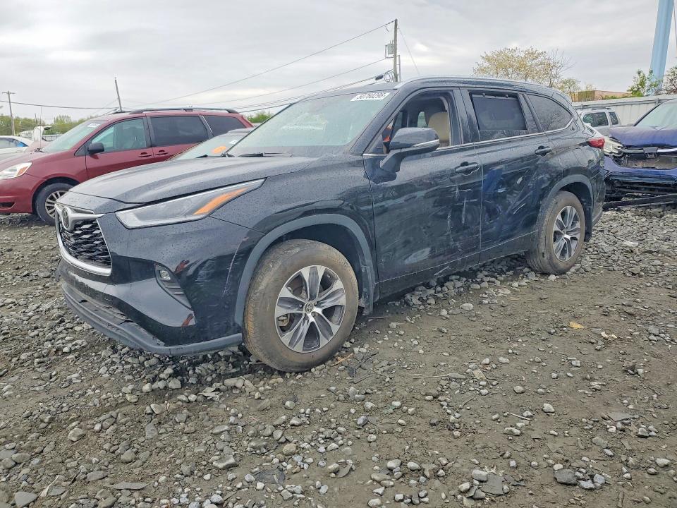 Продажа на аукционе авто 2021 Toyota Highlander, vin: 5TDGZRBH3MS557385, номер лота: 50760296