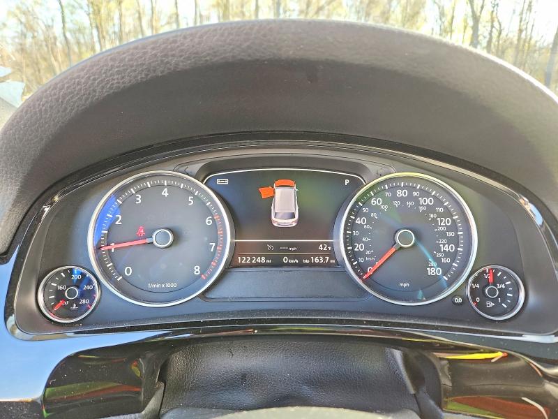 2017 Volkswagen Touareg მანქანა იყიდება აუქციონზე, vin: WVGRF7BP1HD005300, აუქციონის ნომერი: 50801046