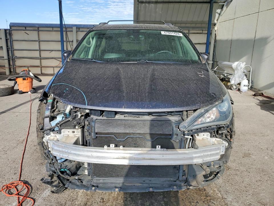 47931426 :رقم المزاد ، 2C4RC1BG6HR613157 vin ، 2017 Chrysler Pacifica مزاد بيع