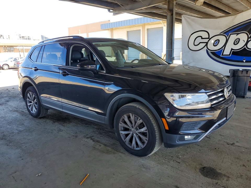 49464096 :رقم المزاد ، 3VV3B7AX6JM038604 vin ، 2018 Volkswagen Tiguan مزاد بيع