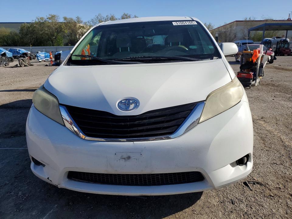 51004166 :رقم المزاد ، 5TDKK3DCXES497720 vin ، 2014 Toyota Sienna مزاد بيع
