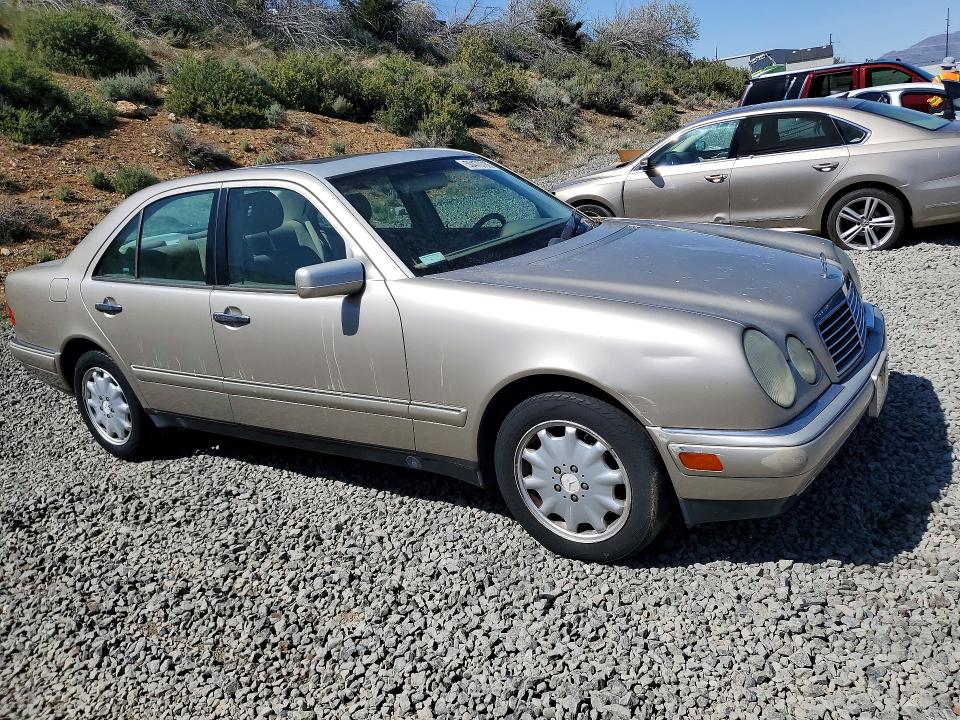 50470786 :رقم المزاد ، WDBJF82H0XX022598 vin ، 1999 Mercedes-benz E مزاد بيع