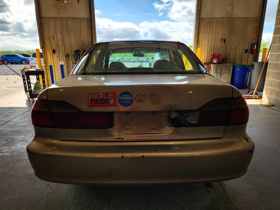 2000 Honda Accord მანქანა იყიდება აუქციონზე, vin: 1HGCG6586YA099781, აუქციონის ნომერი: 49507296