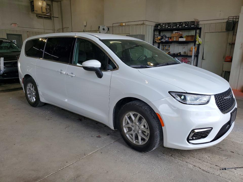 Продажа на аукционе авто 2023 Chrysler Pacifica, vin: 2C4RC1FG6PR500494, номер лота: 50165496