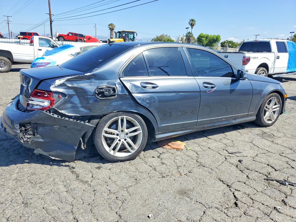 Продажа на аукционе авто 2013 Mercedes-benz C, vin: WDDGF4HB8DA828409, номер лота: 49638206