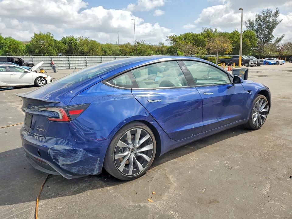 50586986 :رقم المزاد ، 5YJ3E1EBXSF937618 vin ، 2025 Tesla Model 3 مزاد بيع