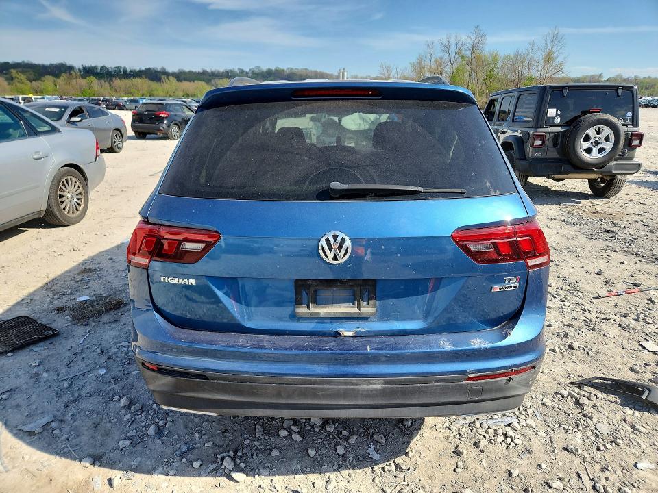 Продажа на аукционе авто 2018 Volkswagen Tiguan, vin: 3VV0B7AX8JM018454, номер лота: 49396126