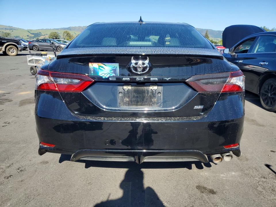 48813476 :رقم المزاد ، 4T1G11AK8NU654791 vin ، 2022 Toyota Camry مزاد بيع