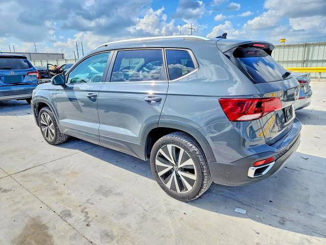 49717846 :رقم المزاد ، 3VVRX7B27NM009309 vin ، 2022 Volkswagen Taos مزاد بيع