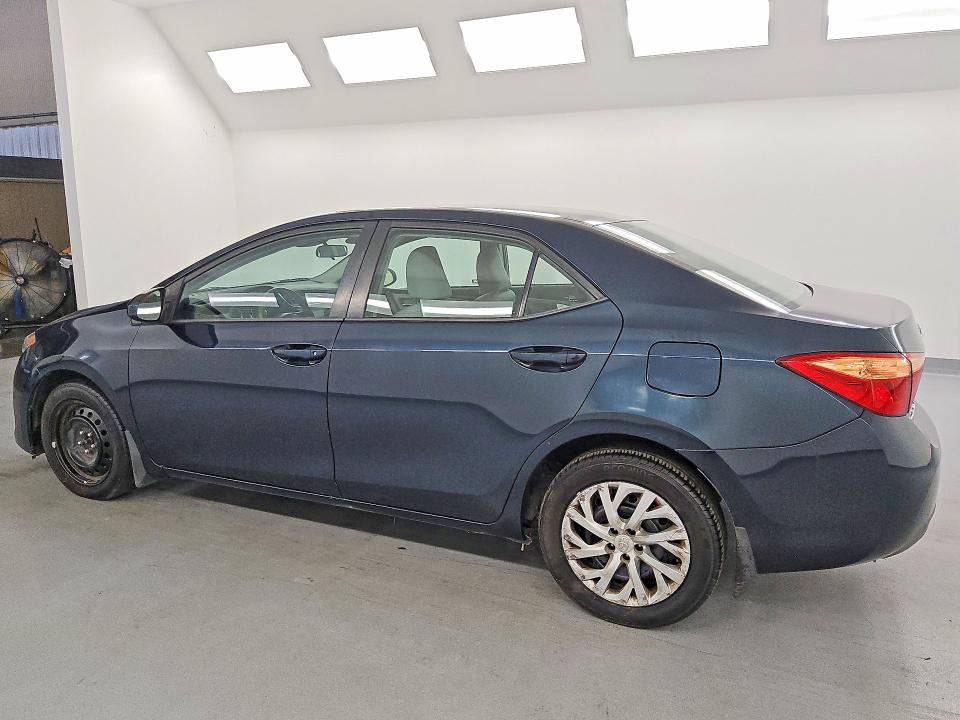 47703836 :رقم المزاد ، 5YFBURHE2JP775554 vin ، 2018 Toyota Corolla مزاد بيع