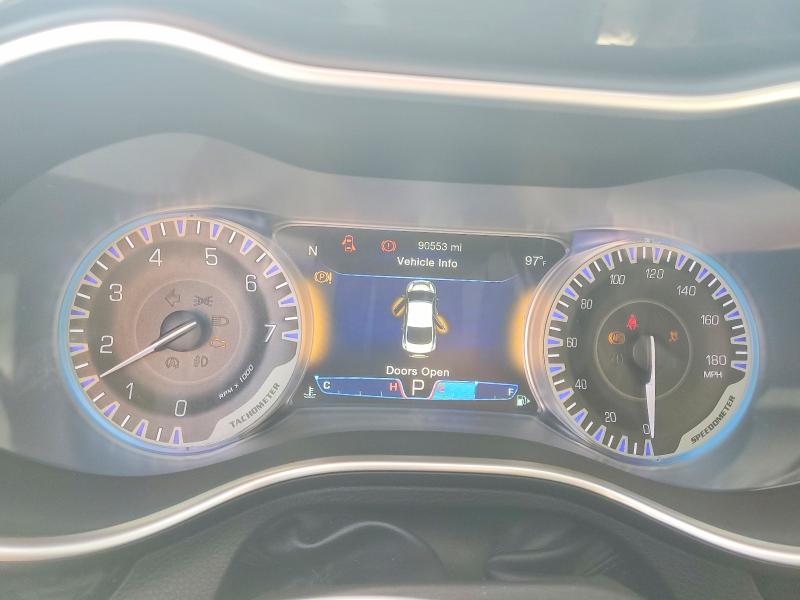 50643986 :رقم المزاد ، 1C3CCCCB3FN648418 vin ، 2015 Chrysler 200 مزاد بيع