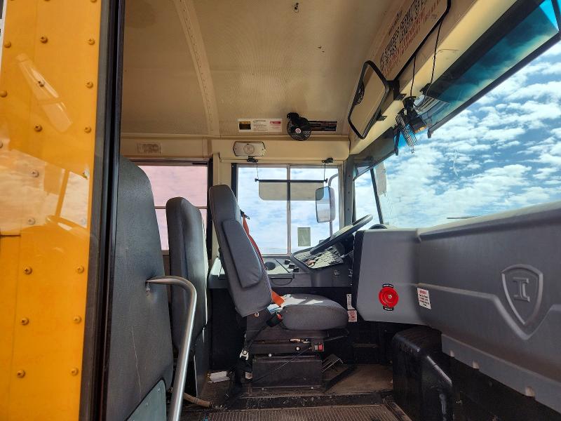 Продаж на аукціоні авто 2015 Ic Corporation 3000, vin: 4DRBUAAN0FB642921, номер лоту: 51013996