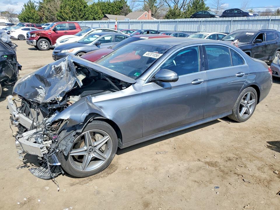 48201056 :رقم المزاد ، WDDZF4KB8JA314282 vin ، 2018 Mercedes-benz E مزاد بيع