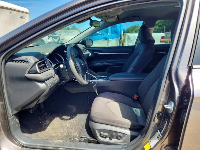 48680986 :رقم المزاد ، 4T1C11AK2NU687140 vin ، 2022 Toyota Camry مزاد بيع