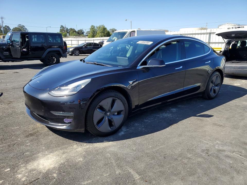51858356 :رقم المزاد ، 5YJ3E1EA7JF057742 vin ، 2018 Tesla Model 3 مزاد بيع