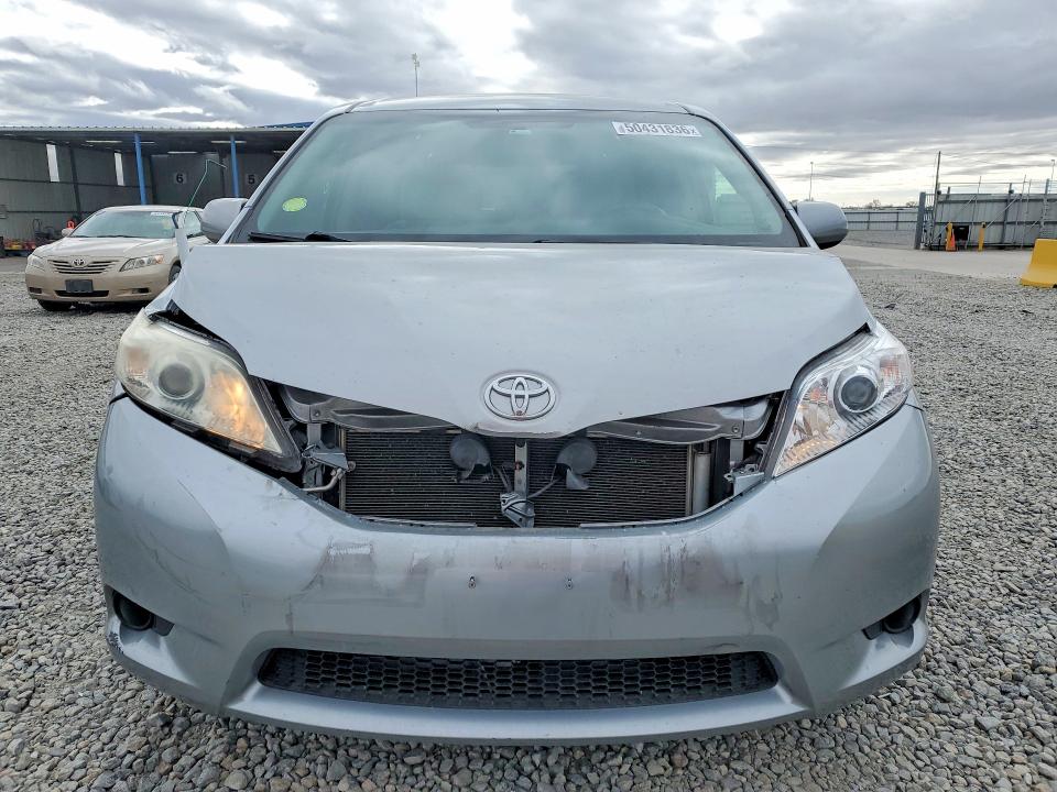 50431836 :رقم المزاد ، 5TDKK3DC2FS599966 vin ، 2015 Toyota Sienna مزاد بيع