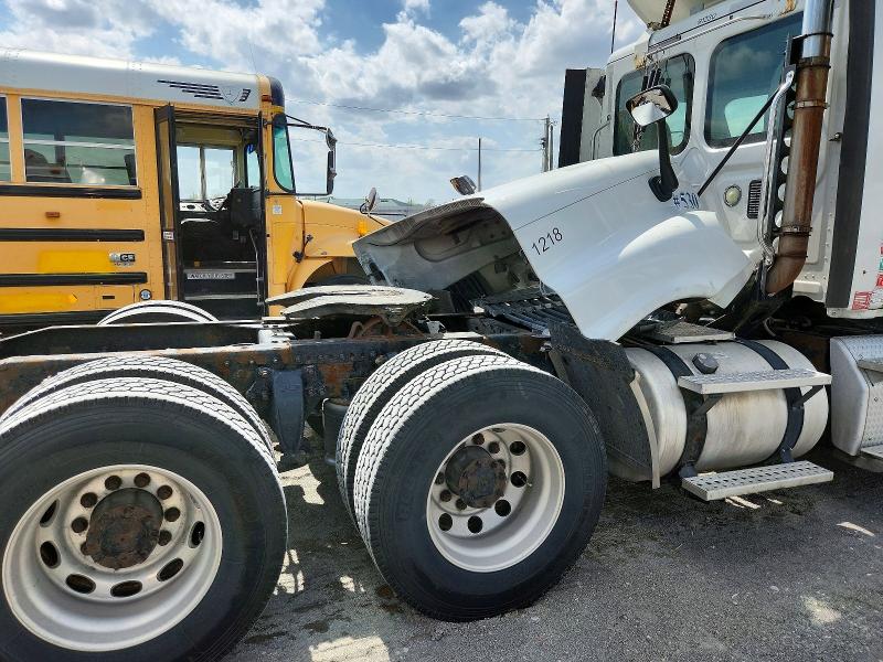 Auction sale of the 2011 Freightliner Cascadia, vin: 1FUJGEDV5BSAZ4530, lot number: 50909836