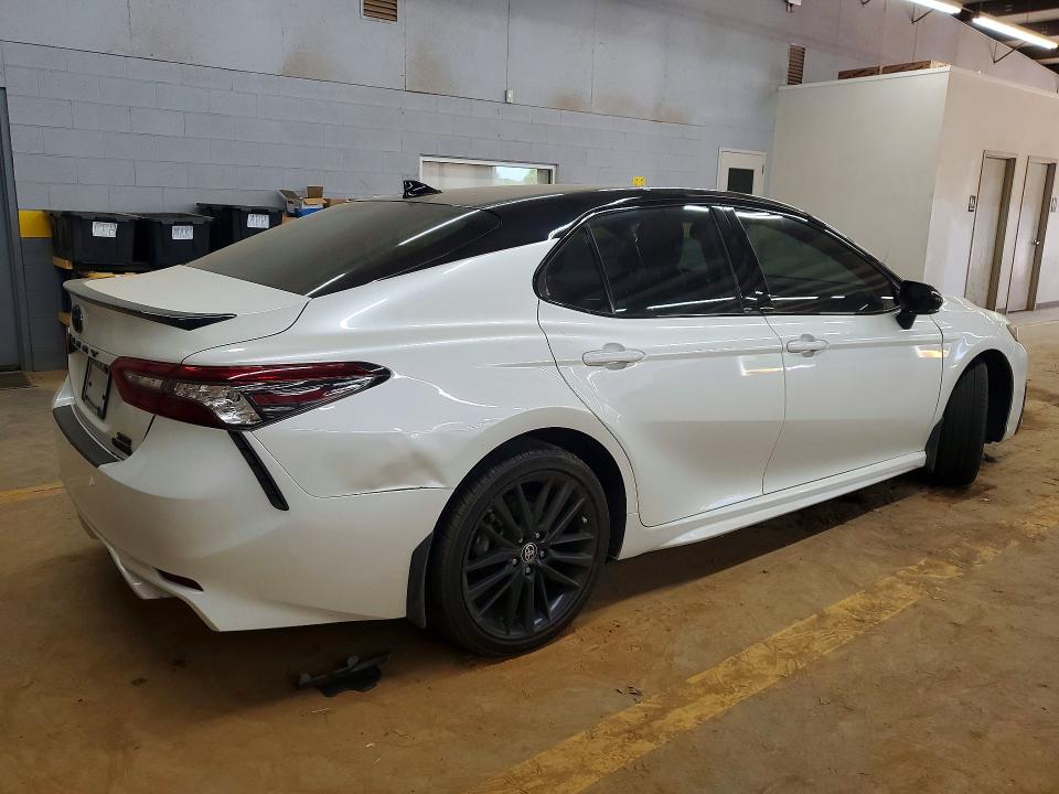 48504276 :رقم المزاد ، 4T1K31AK0NU033257 vin ، 2022 Toyota Camry Hybrid مزاد بيع