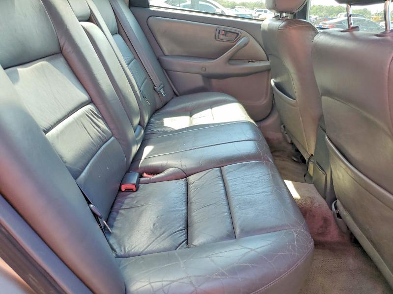 50631286 :رقم المزاد ، 4T1BF28K0YU111026 vin ، 2000 Toyota Camry مزاد بيع