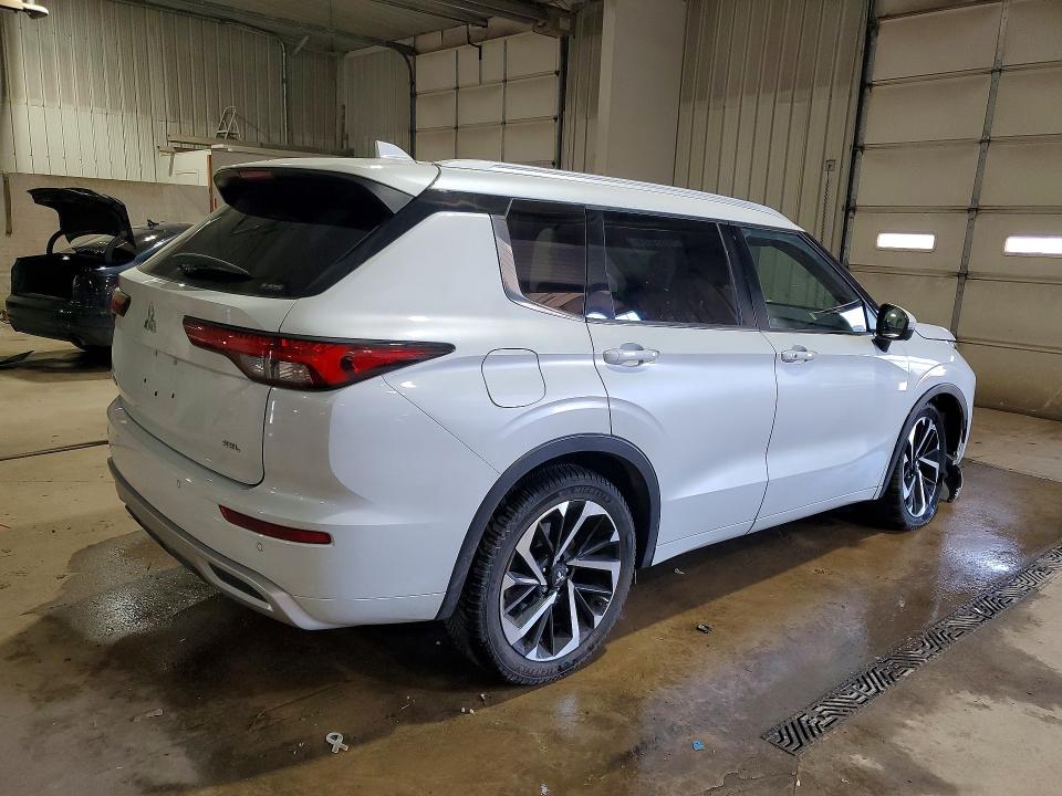 Продаж на аукціоні авто 2022 Mitsubishi Outlander, vin: JA4J4VA82NZ030267, номер лоту: 48633576