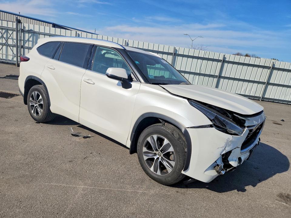 Продажа на аукционе авто 2021 Toyota Highlander, vin: 5TDGZRBH6MS130251, номер лота: 49512646