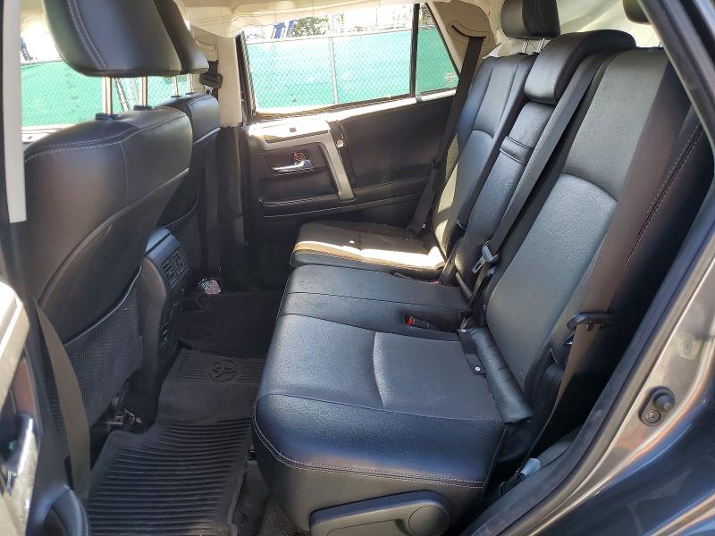 49761176 :رقم المزاد ، JTEBU5JR1J5596131 vin ، 2018 Toyota 4runner مزاد بيع