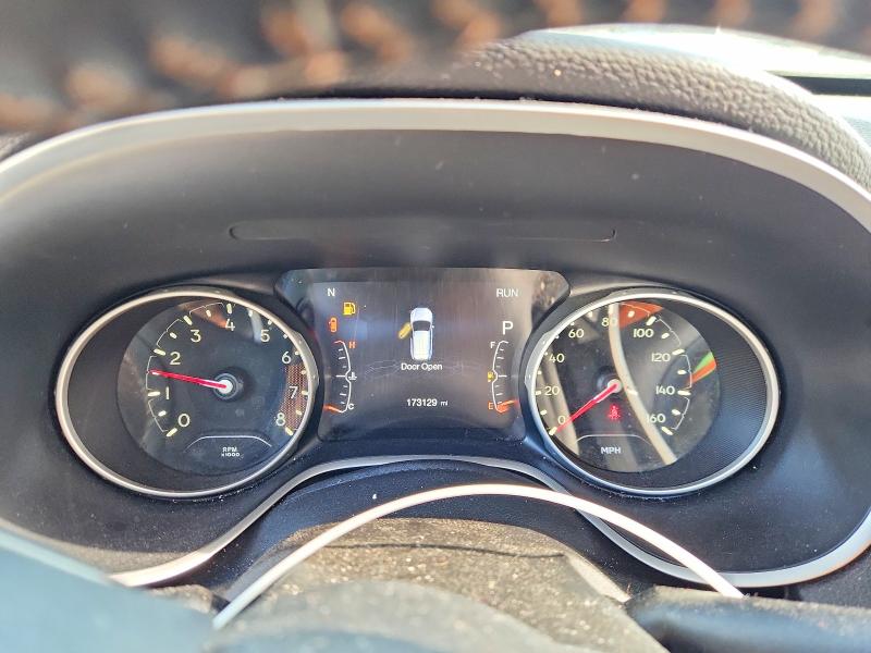 50425296 :رقم المزاد ، 3C4NJCBB7JT327695 vin ، 2018 Jeep Compass مزاد بيع