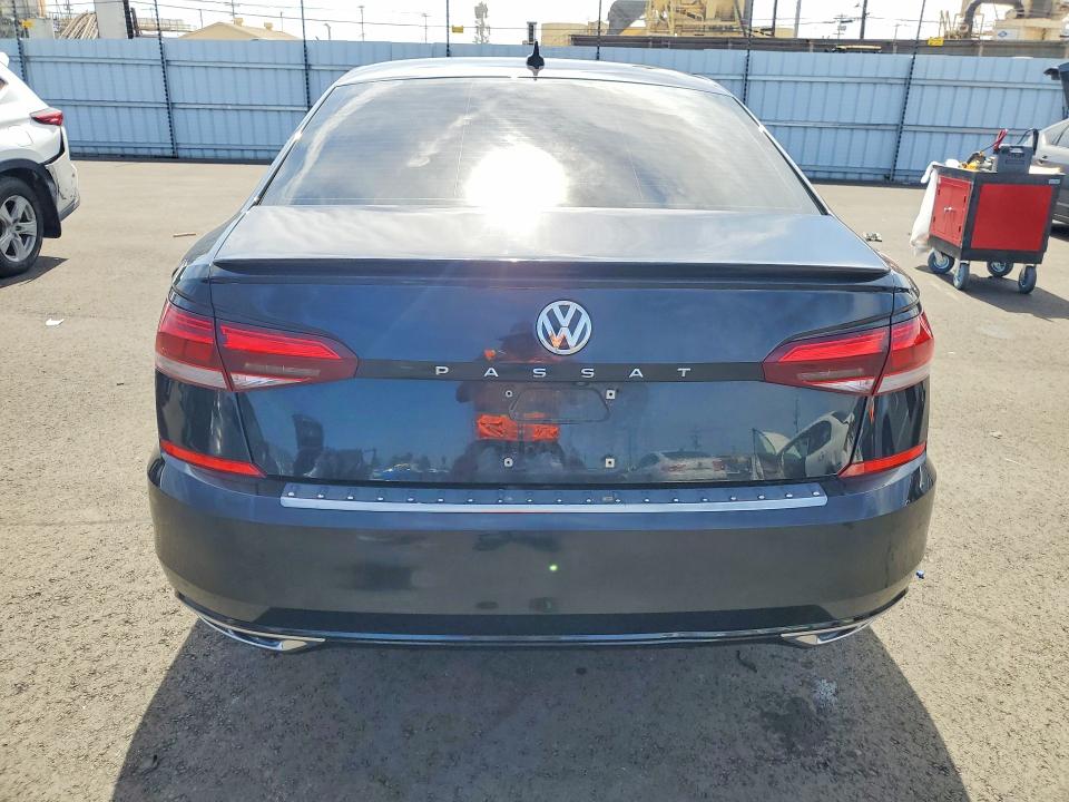 48699776 :رقم المزاد ، 1VWMA7A37MC017282 vin ، 2021 Volkswagen Passat مزاد بيع
