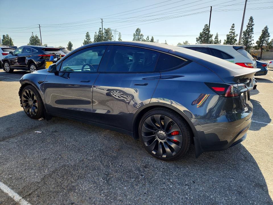 48188106 :رقم المزاد ، 7SAYGDEF7NF379772 vin ، 2022 Tesla Model Y مزاد بيع