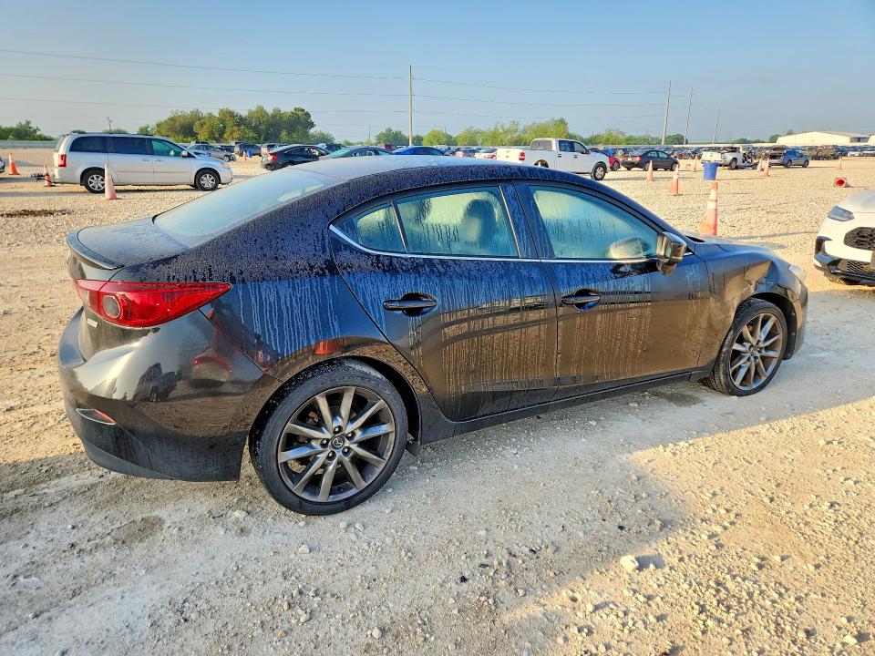 50130396 :رقم المزاد ، 3MZBN1V38JM208240 vin ، 2018 Mazda 3 مزاد بيع