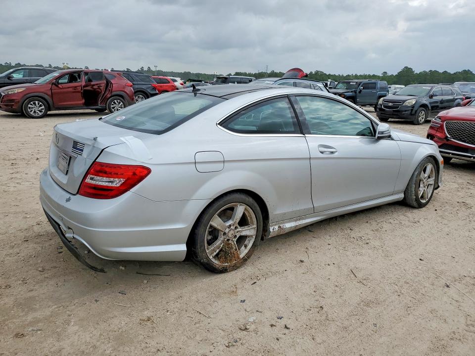 Продажа на аукционе авто 2013 Mercedes-benz C, vin: WDDGJ4HB2DG063533, номер лота: 51209776