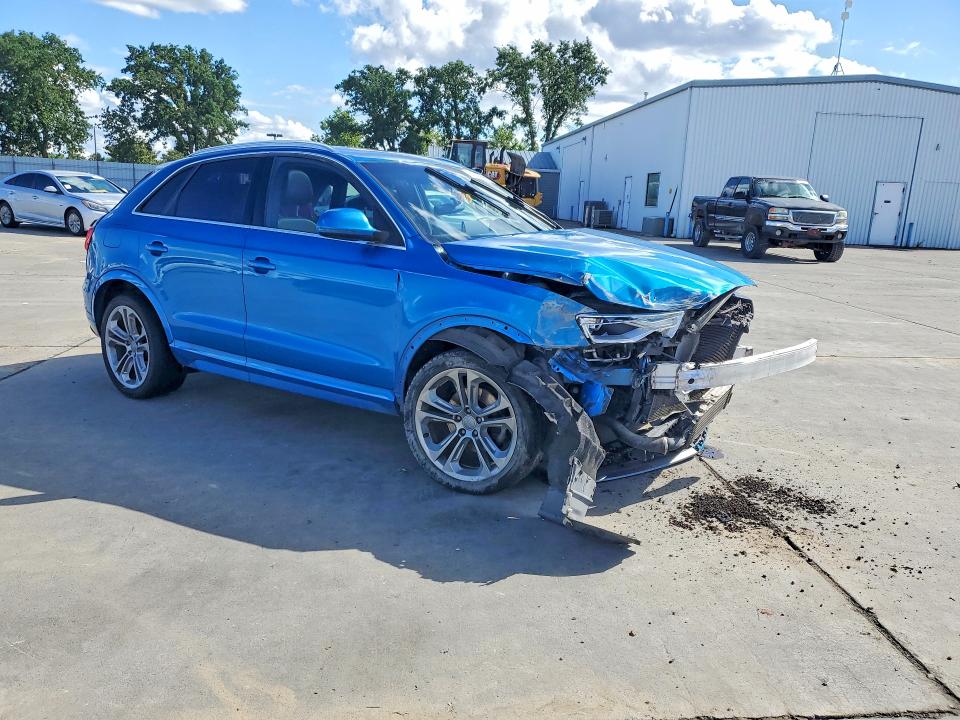 50920666 :رقم المزاد ، WA1JCCFS1HR008714 vin ، 2017 Audi Q3 مزاد بيع
