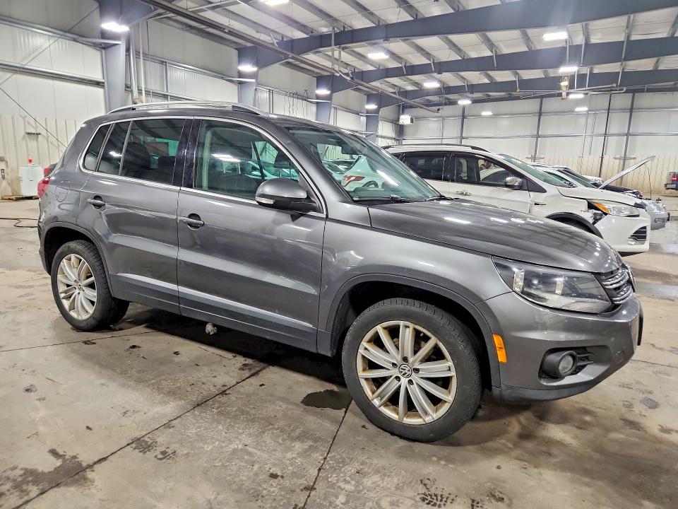 2014 Volkswagen Tiguan მანქანა იყიდება აუქციონზე, vin: WVGBV3AX8EW625883, აუქციონის ნომერი: 51319466