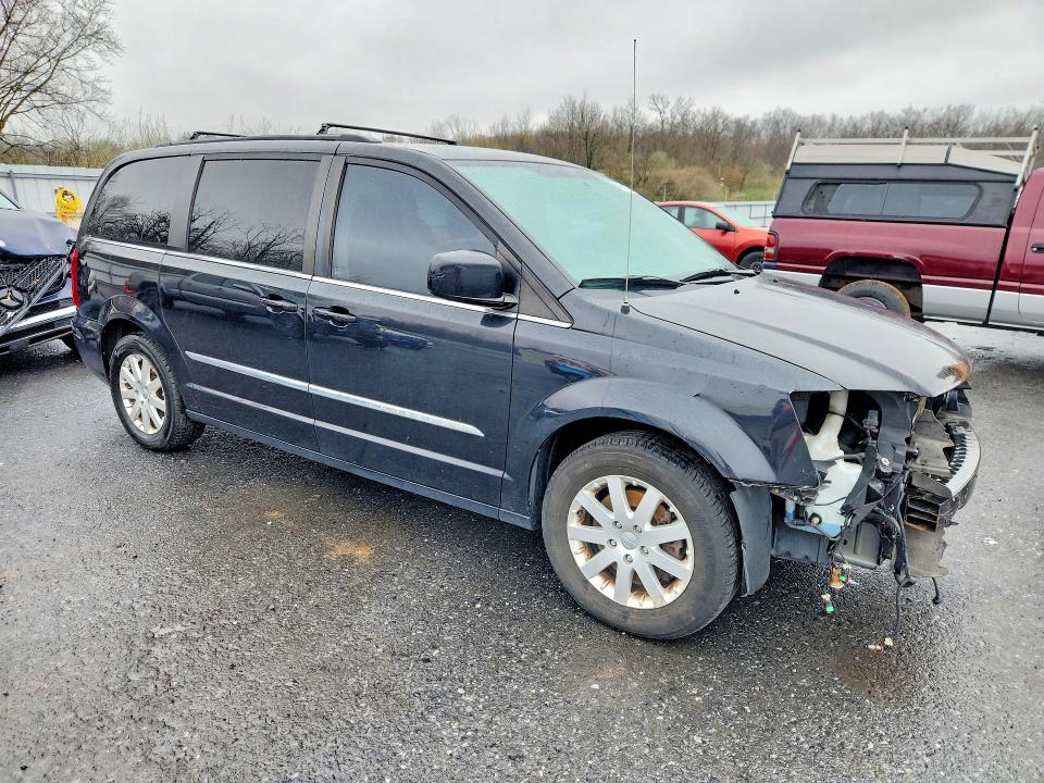 48392076 :رقم المزاد ، 2C4RC1BG0FR513651 vin ، 2015 Chrysler Town & Country مزاد بيع