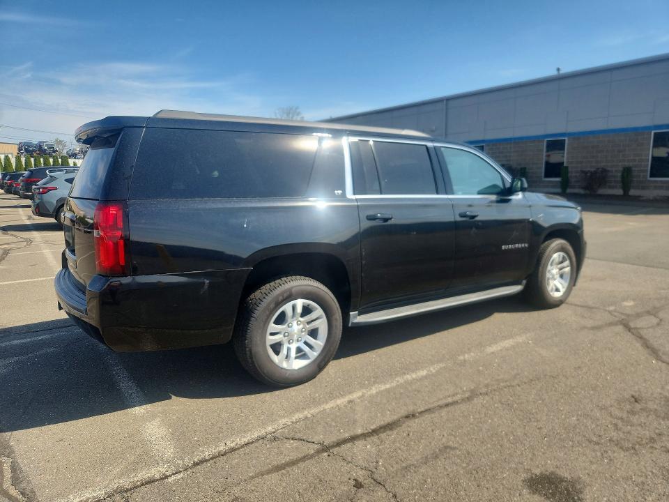 Auction sale of the 2017 Chevrolet Suburban, vin: 1GNSKHKC6HR198512, lot number: 50122916