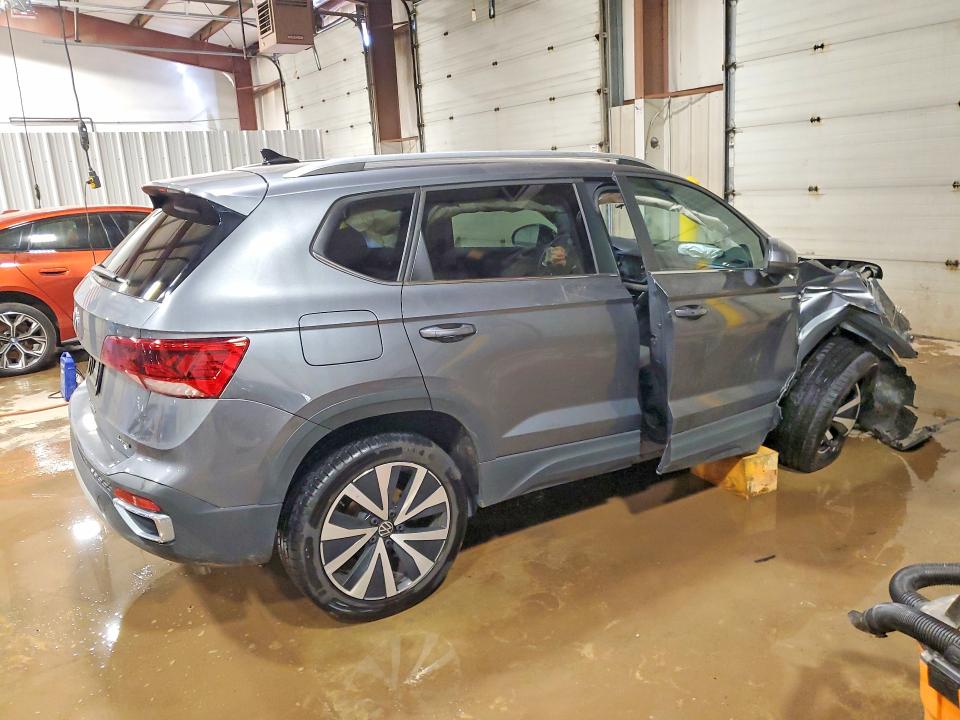 Продажа на аукционе авто 2022 Volkswagen Taos, vin: 3VVWX7B20NM042350, номер лота: 49044456