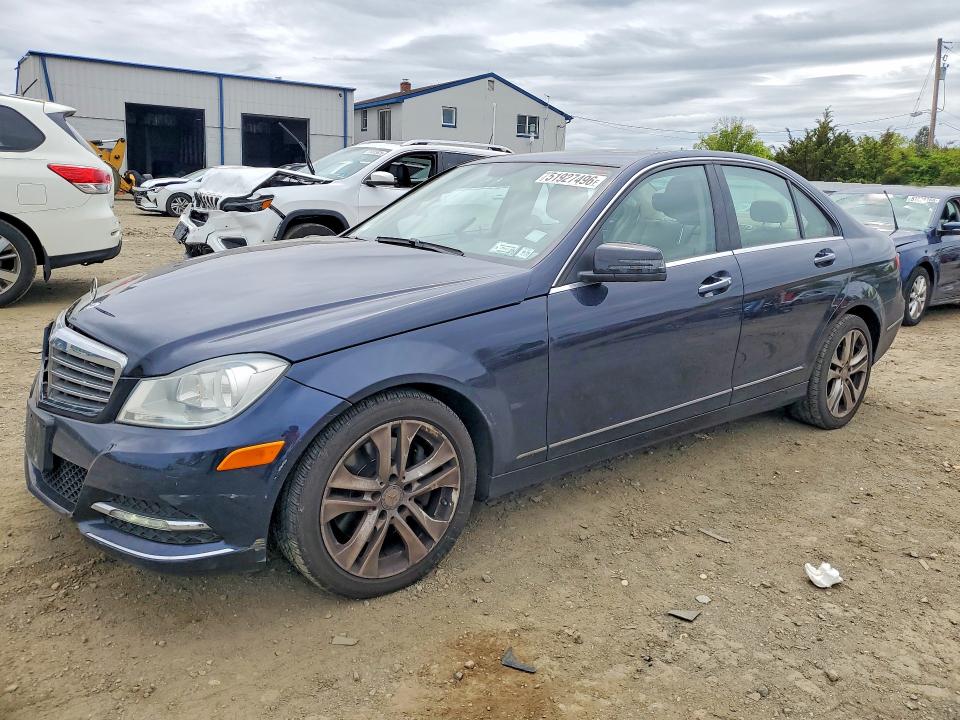 51927496 :رقم المزاد ، WDDGF8AB9DR282044 vin ، 2013 Mercedes-benz C مزاد بيع