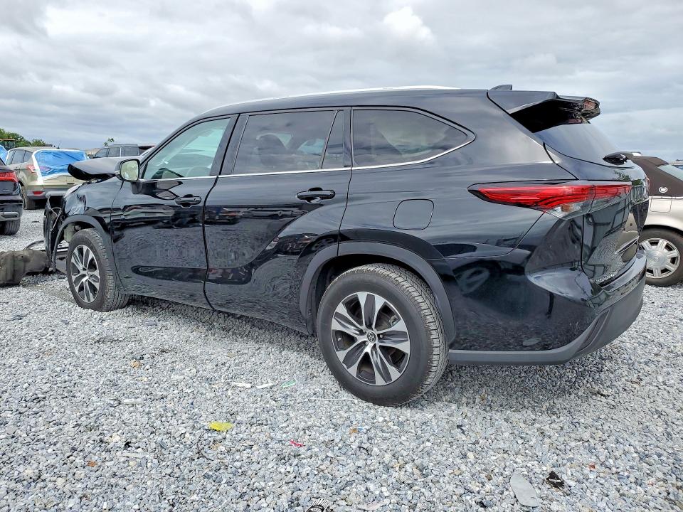 49173926 :رقم المزاد ، 5TDHZRAHXNS101598 vin ، 2022 Toyota Highlander مزاد بيع